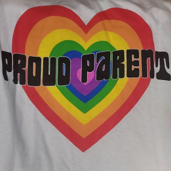 PROUD PARENT Top Short Sleeve Basic LOVE IS LOVE - Picture 2 of 3